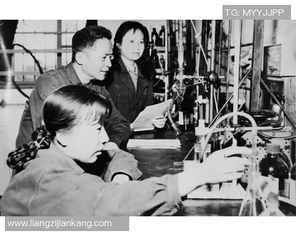 从贫困到辉煌足球明星背后的艰辛与奋斗历程